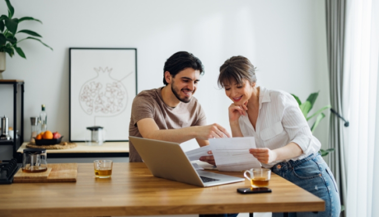 Un couple qui travaille
