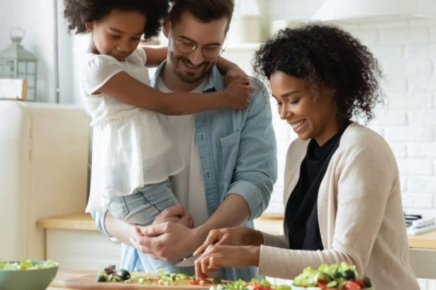 Famille dans la cuisine