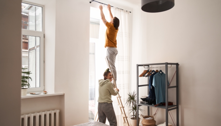man and woman on a ladder, RRSP savings for Canadian lawyers